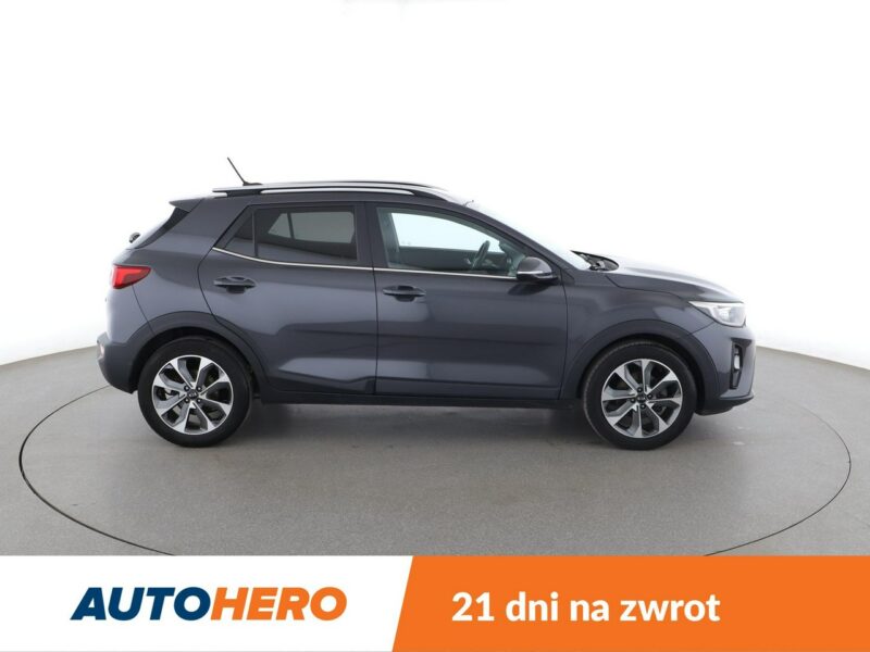 Kia Stonic klima auto kamera i czujniki parkowania kolorowe wnętrze grzane fotele
