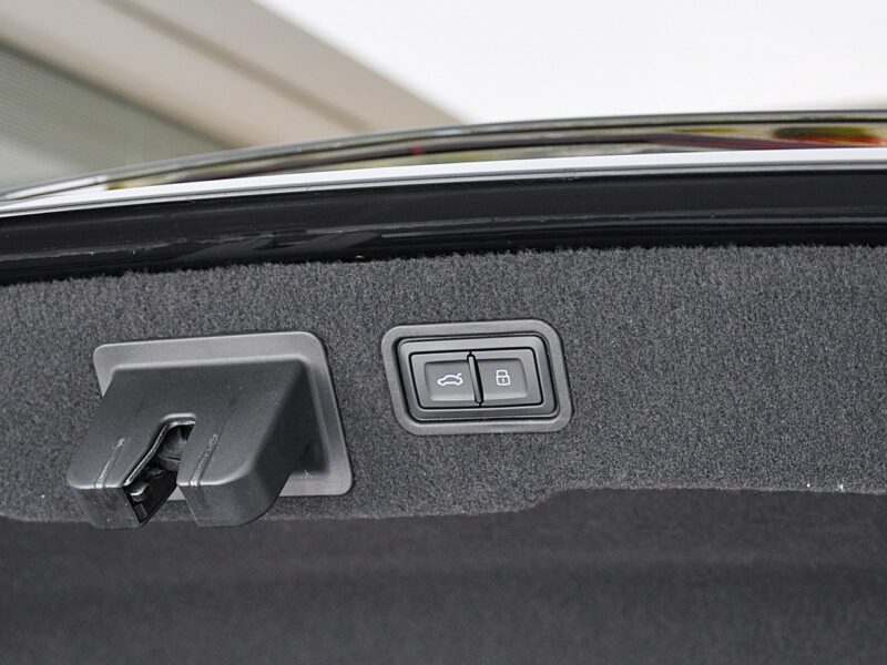 Audi A8 50TDI V6 Quattro SlineInterieur B&O MatrixHD Oled TempopmatACC Hak D5 (2017-)