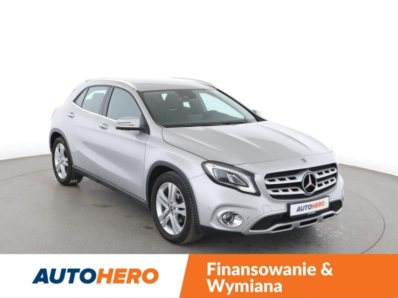 Mercedes GLA 200 LED navi skóra czujniki parkowania grzane fotele