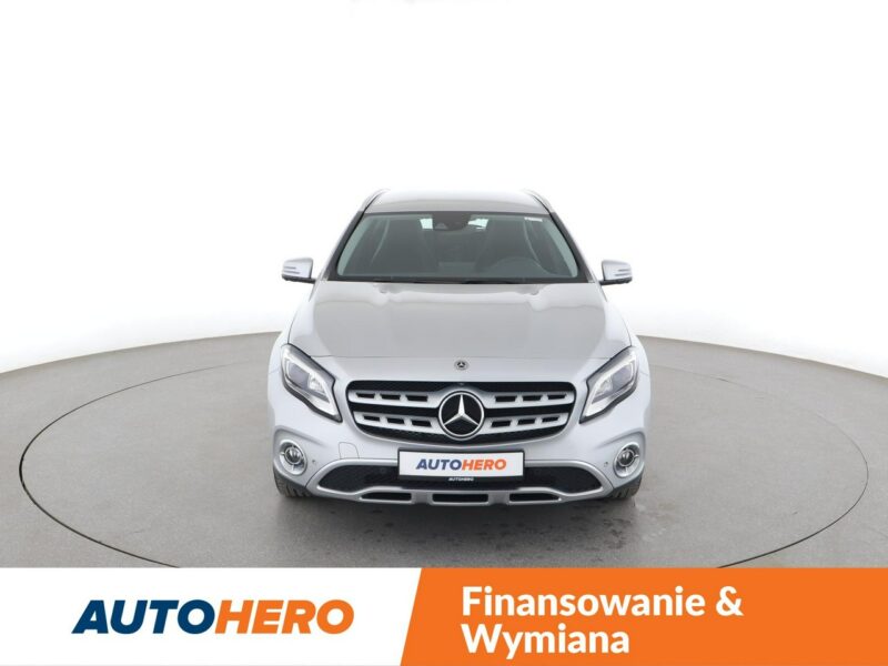 Mercedes GLA 200 LED navi skóra czujniki parkowania grzane fotele