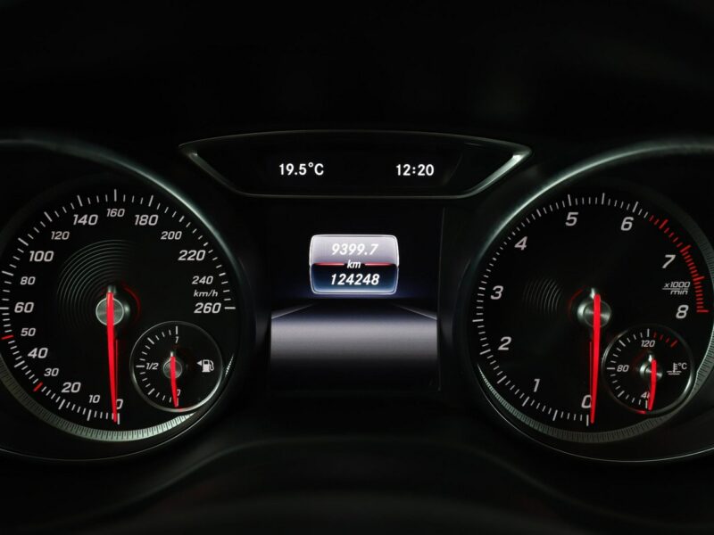 Mercedes GLA 200 LED navi skóra czujniki parkowania grzane fotele