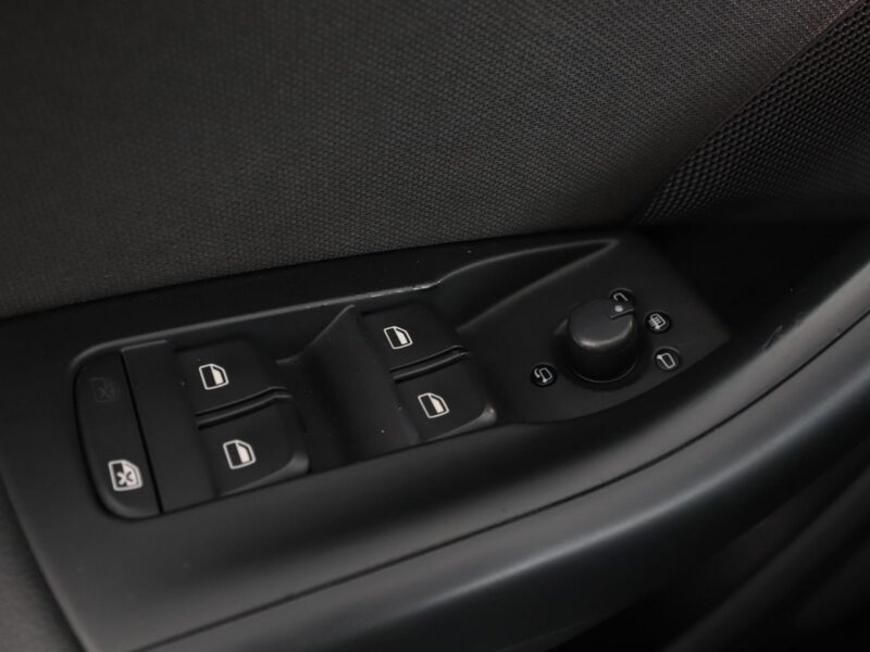 Audi Q3 4x4 S-tronic xenon navi klima auto czujniki parkowania I (2011-2018)