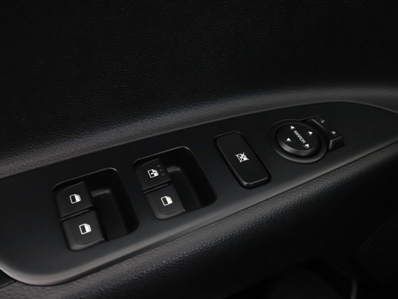 Kia Stonic klima tempomat kamera PDC Bluetooth LED