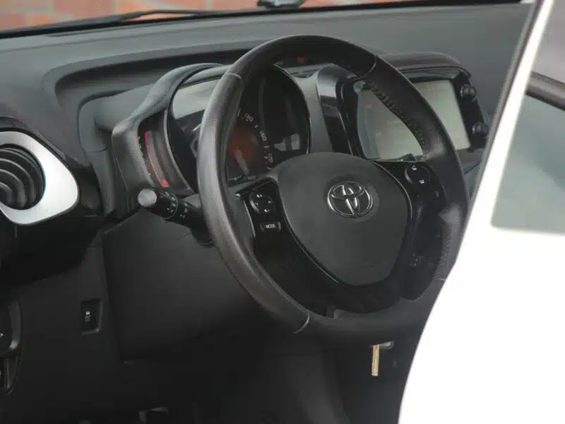 Toyota Aygo Klima*GrzaneFotele*Kamera*PanelDotyk*Esp*Led*Bluet*Alu15*Gwar VGS II (2014-)