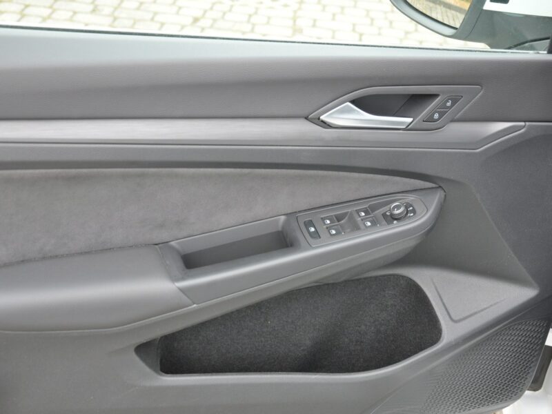 Volkswagen Golf 1.5TSI 150KM DSG Style LED Matrix Kamera Ambiente Gwar.06/2027 Dealer VIII (2020-)