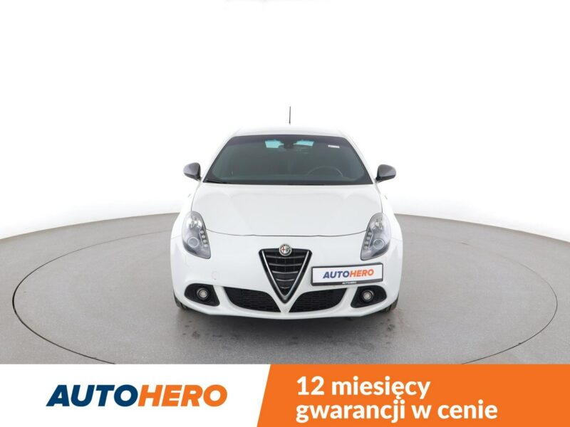Alfa Romeo Giulietta bi-xenon navi klima auto grzane fotele czujniki parkowania