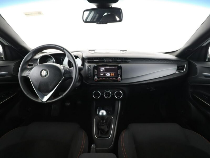 Alfa Romeo Giulietta bi-xenon navi klima auto grzane fotele czujniki parkowania