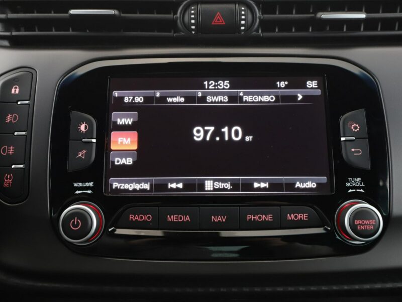 Alfa Romeo Giulietta bi-xenon navi klima auto grzane fotele czujniki parkowania