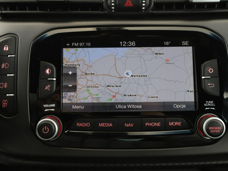 Alfa Romeo Giulietta bi-xenon navi klima auto grzane fotele czujniki parkowania