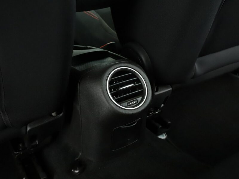 Alfa Romeo Giulietta bi-xenon navi klima auto grzane fotele czujniki parkowania