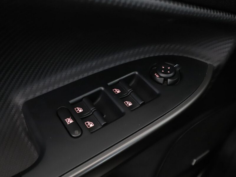 Alfa Romeo Giulietta bi-xenon navi klima auto grzane fotele czujniki parkowania