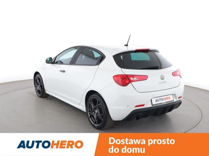 Alfa Romeo Giulietta bi-xenon navi klima auto grzane fotele czujniki parkowania