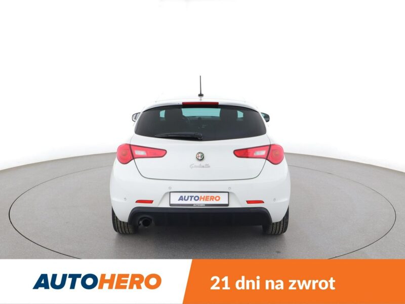 Alfa Romeo Giulietta bi-xenon navi klima auto grzane fotele czujniki parkowania