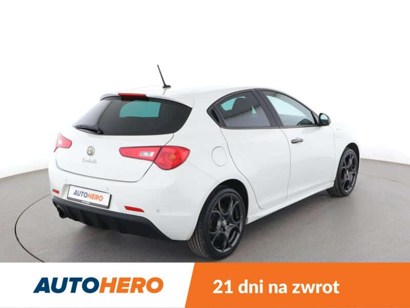 Alfa Romeo Giulietta bi-xenon navi klima auto grzane fotele czujniki parkowania