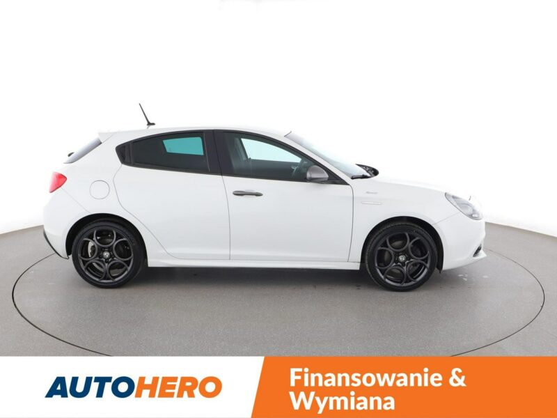 Alfa Romeo Giulietta bi-xenon navi klima auto grzane fotele czujniki parkowania