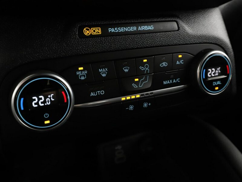 Ford Kuga full LED virtual cocpit el. sterowane i ogrzewane fotele navi III (2019-)