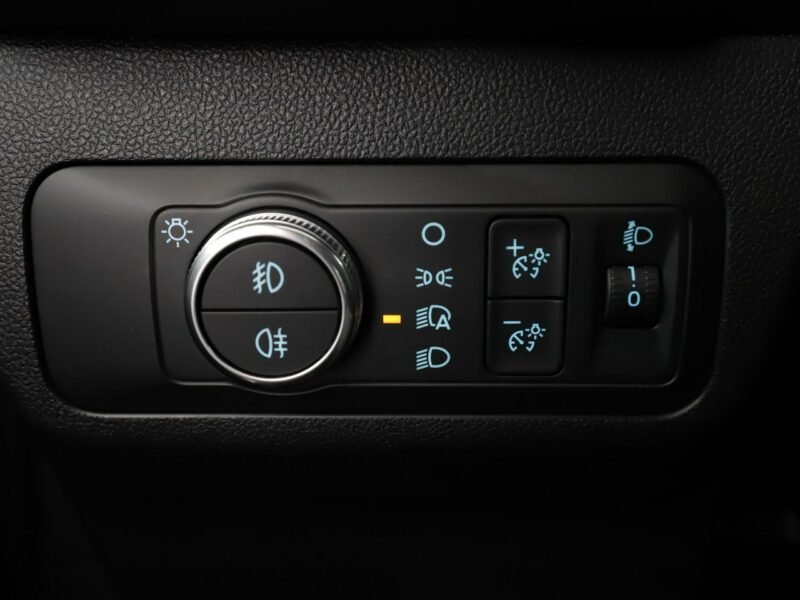 Ford Kuga full LED virtual cocpit el. sterowane i ogrzewane fotele navi III (2019-)