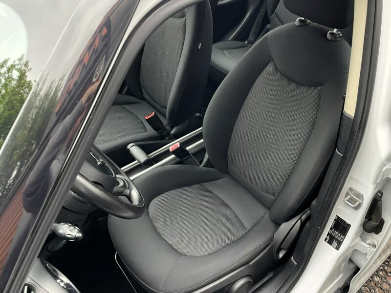 Mini Cooper Podgrzewane fotele, Klimatyzacja, Czujniki cofania, LED dzienny, AUX II (2006-)
