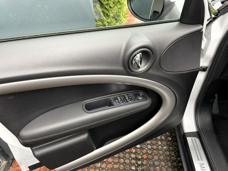 Mini Cooper Podgrzewane fotele, Klimatyzacja, Czujniki cofania, LED dzienny, AUX II (2006-)