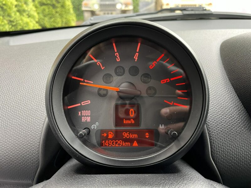 Mini Cooper Podgrzewane fotele, Klimatyzacja, Czujniki cofania, LED dzienny, AUX II (2006-)