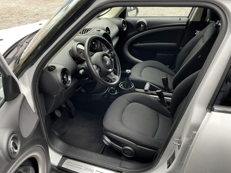 Mini Cooper Podgrzewane fotele, Klimatyzacja, Czujniki cofania, LED dzienny, AUX II (2006-)