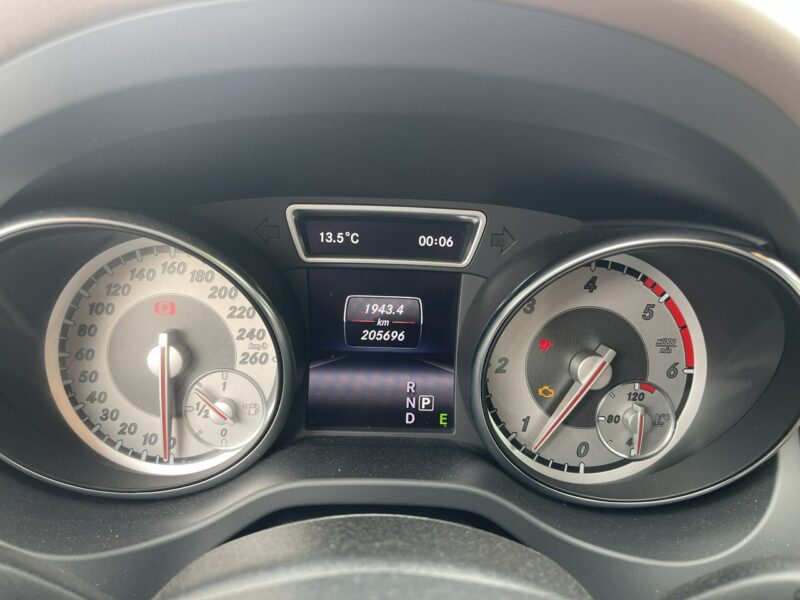 Mercedes GLA 220 4Matic Automat Klimatronik Podgrzewanie Skóra 170KM