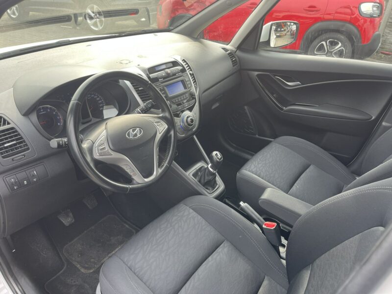 Hyundai ix20 Klimatyzacja Czujniki parkowania Hak 125KM