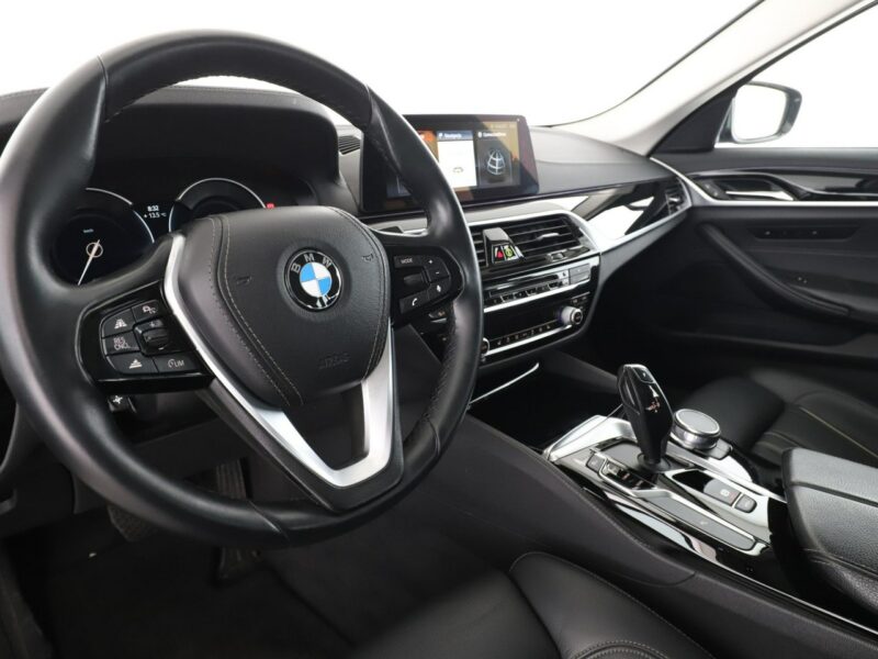 BMW 520 Luxury Line Navi ACC Grzane Fotele Masaż Skóra Head-Up Ambient Kamera G30/G31 (2017-2023)