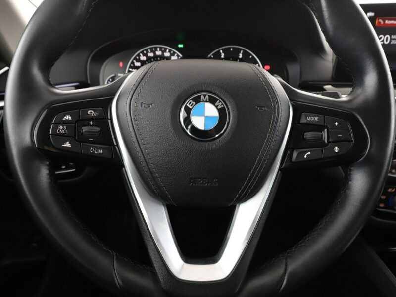 BMW 520 Luxury Line Navi ACC Grzane Fotele Masaż Skóra Head-Up Ambient Kamera G30/G31 (2017-2023)