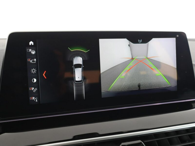 BMW 520 Luxury Line Navi ACC Grzane Fotele Masaż Skóra Head-Up Ambient Kamera G30/G31 (2017-2023)