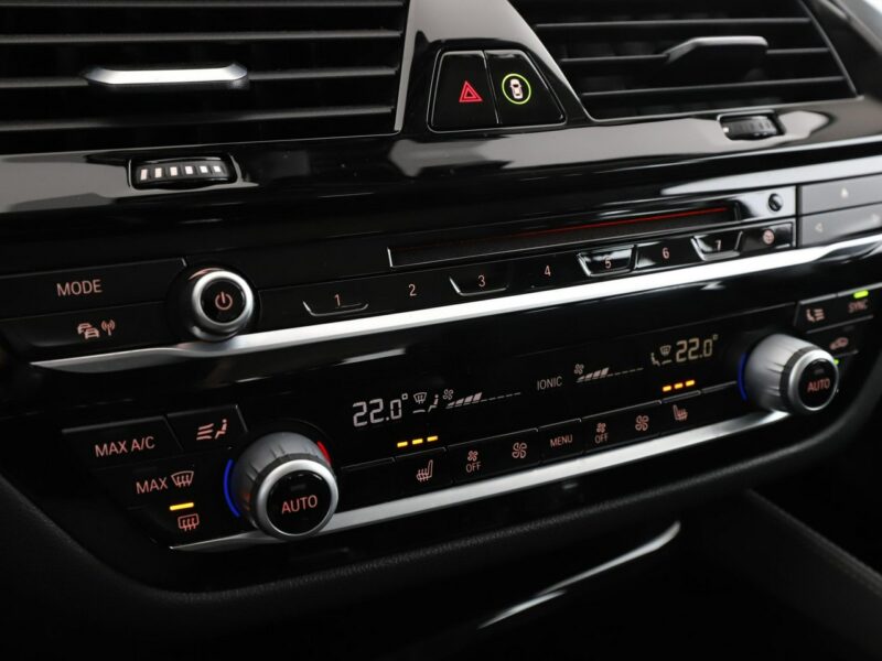 BMW 520 Luxury Line Navi ACC Grzane Fotele Masaż Skóra Head-Up Ambient Kamera G30/G31 (2017-2023)