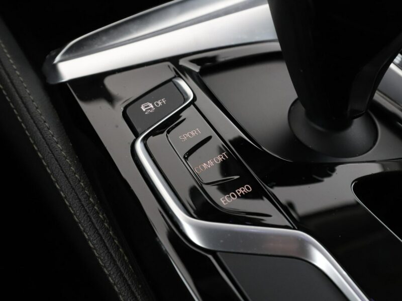 BMW 520 Luxury Line Navi ACC Grzane Fotele Masaż Skóra Head-Up Ambient Kamera G30/G31 (2017-2023)