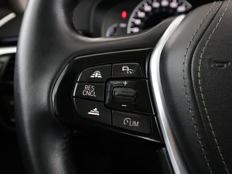 BMW 520 Luxury Line Navi ACC Grzane Fotele Masaż Skóra Head-Up Ambient Kamera G30/G31 (2017-2023)