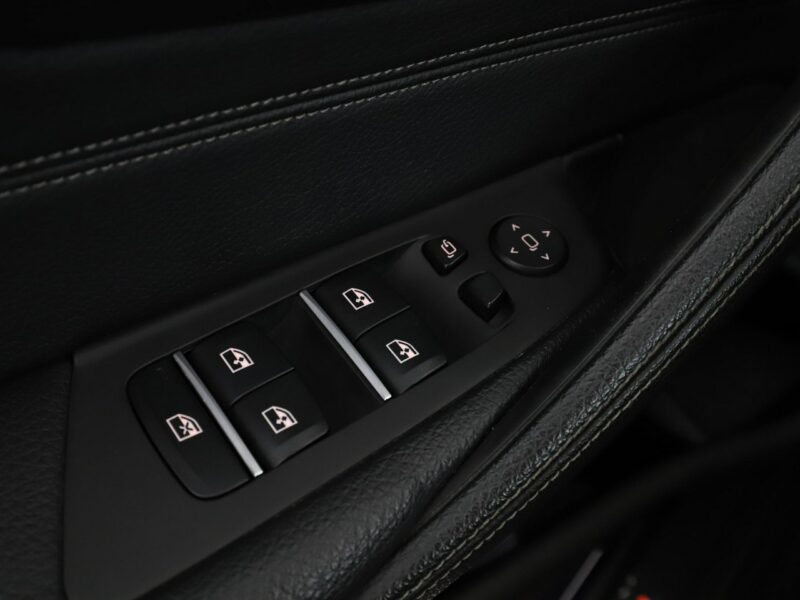 BMW 520 Luxury Line Navi ACC Grzane Fotele Masaż Skóra Head-Up Ambient Kamera G30/G31 (2017-2023)