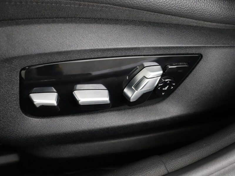 BMW 520 Luxury Line Navi ACC Grzane Fotele Masaż Skóra Head-Up Ambient Kamera G30/G31 (2017-2023)