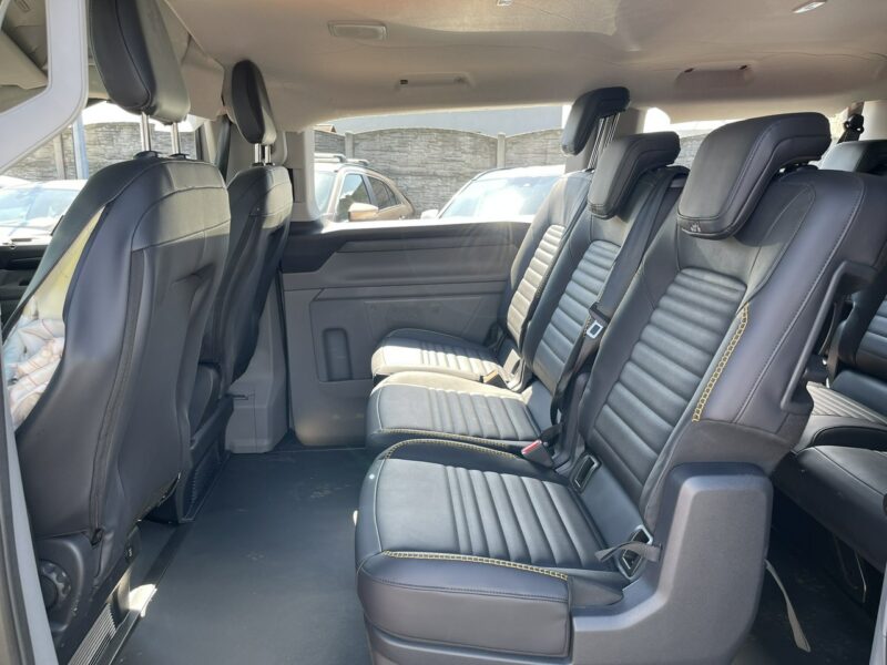 Ford Transit Custom 8 osobowy AWD Klimatronik Podgrzewanie Virtual cockpit