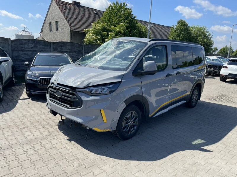 Ford Transit Custom 8 osobowy AWD Klimatronik Podgrzewanie Virtual cockpit