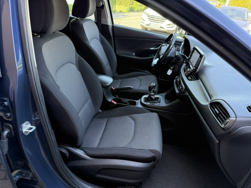 Hyundai i30 1,4 99KM Klimatronik Navi Kamera Serwis III (2017-)