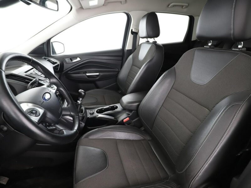 Ford Kuga Titanium, 4x4, czujniki cofania, klima aut, bluetooth II (2012-)