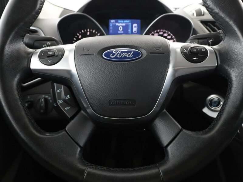 Ford Kuga Titanium, 4x4, czujniki cofania, klima aut, bluetooth II (2012-)