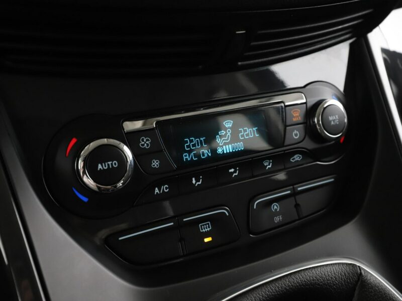 Ford Kuga Titanium, 4x4, czujniki cofania, klima aut, bluetooth II (2012-)