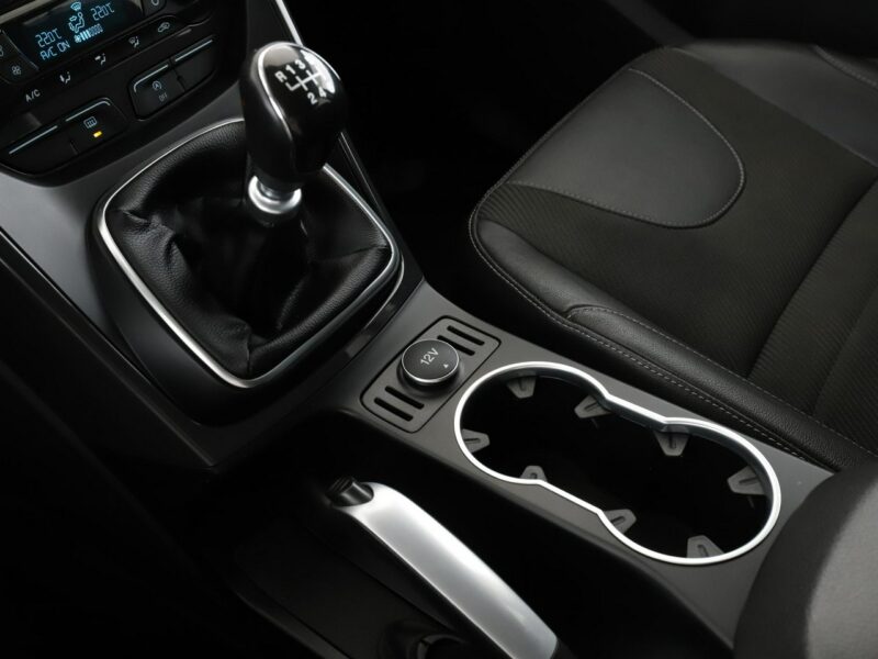 Ford Kuga Titanium, 4x4, czujniki cofania, klima aut, bluetooth II (2012-)