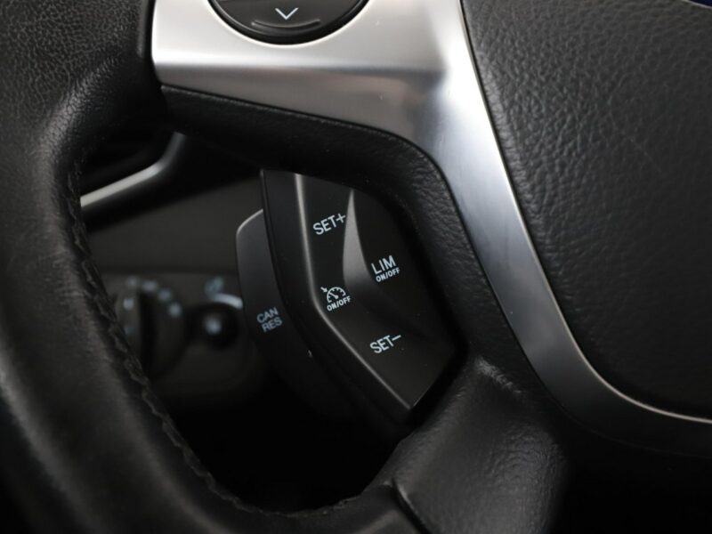 Ford Kuga Titanium, 4x4, czujniki cofania, klima aut, bluetooth II (2012-)