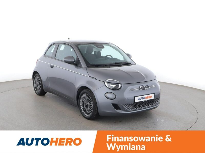 Fiat 500e full LED navi panorama kamera cofania