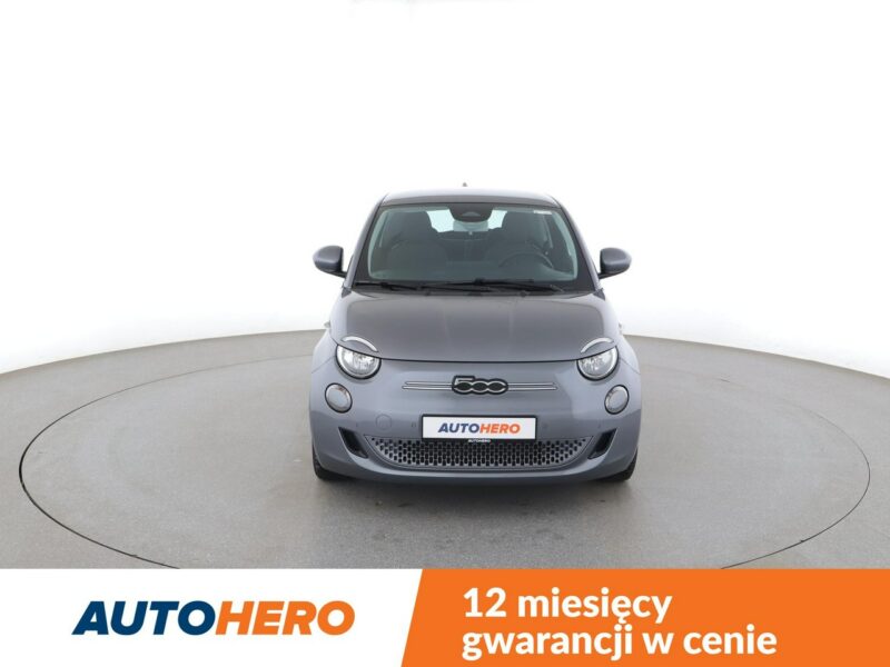Fiat 500e full LED navi panorama kamera cofania