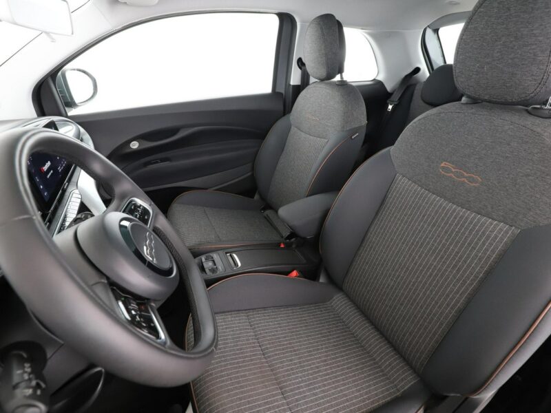 Fiat 500e full LED navi panorama kamera cofania
