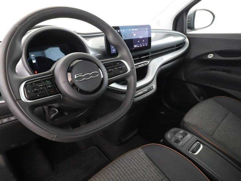 Fiat 500e full LED navi panorama kamera cofania