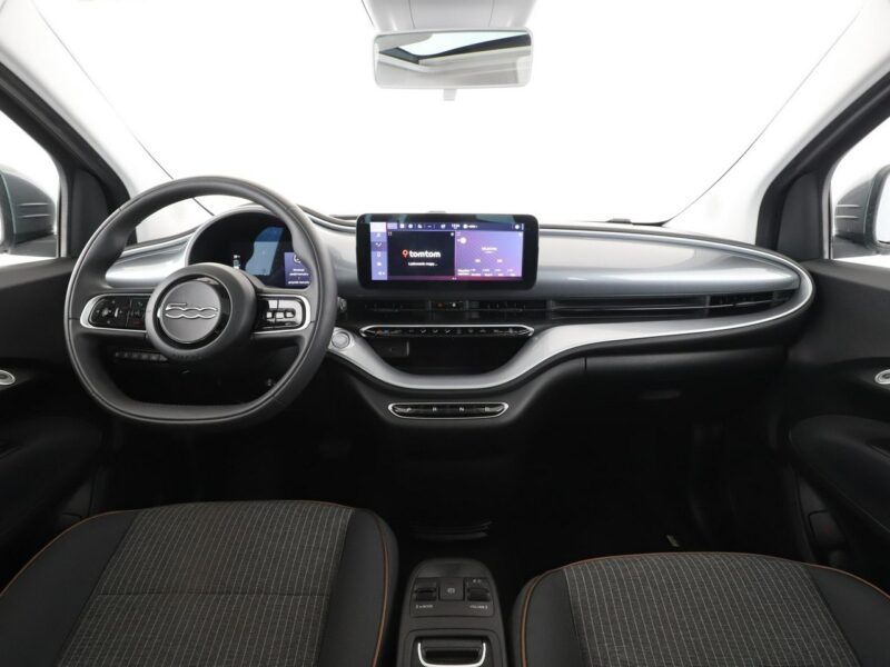Fiat 500e full LED navi panorama kamera cofania