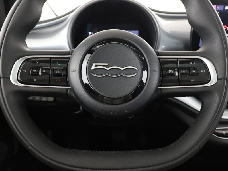Fiat 500e full LED navi panorama kamera cofania