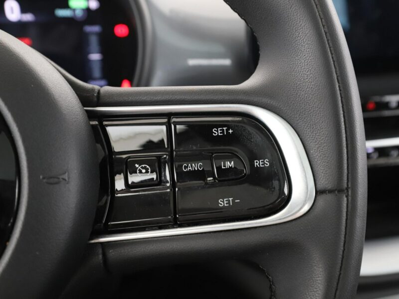 Fiat 500e full LED navi panorama kamera cofania